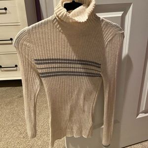 Super cute long sleeve turtle neck